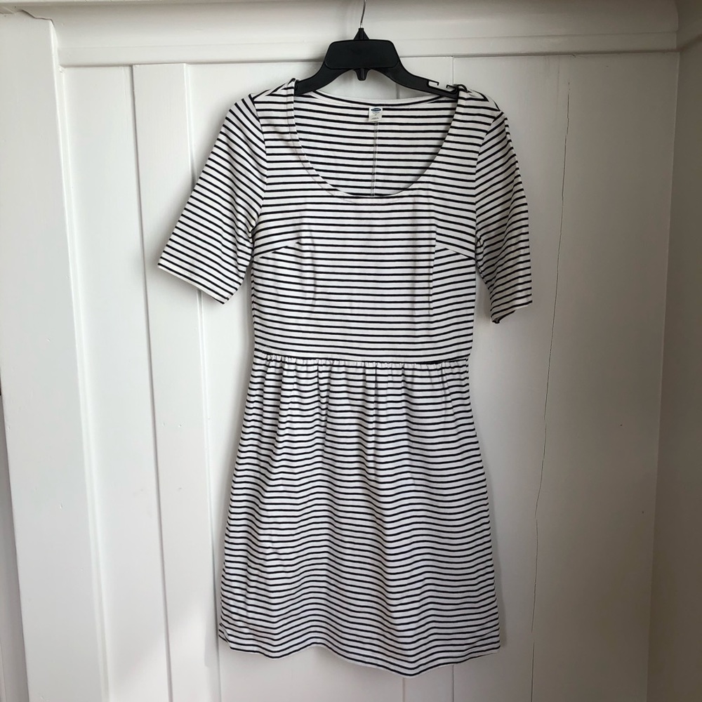 Black and white stripped dress -M